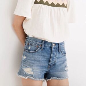 Madewell Relaxed Denim Shorts in Homecrest Wash. Ripped Edition. Size 28